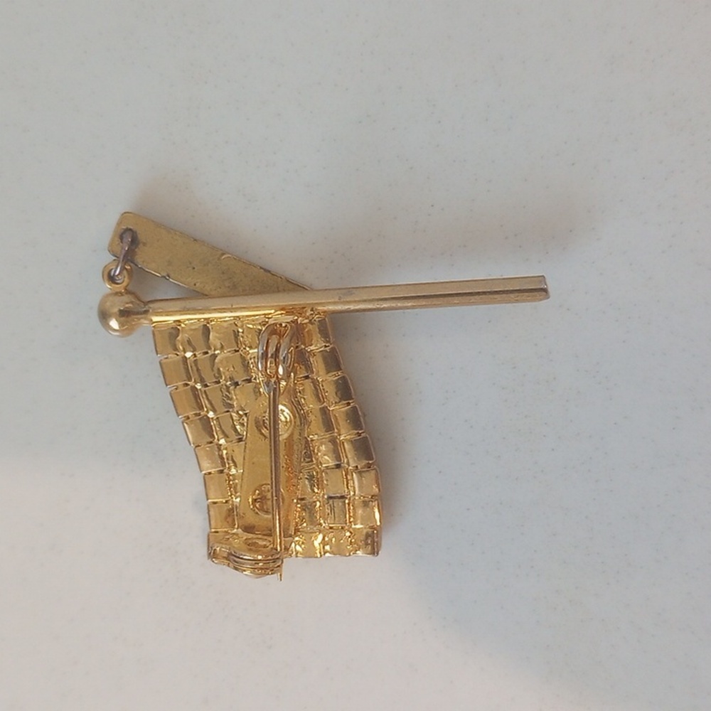 USA Flag Pin - Picture 4 of 4